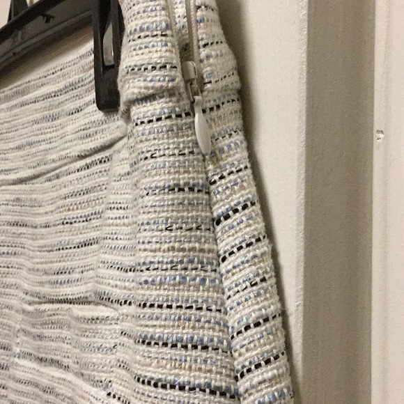 NWT LOFT, Sz.14 mini skirt, cream with black and blue accent - Picture 2 of 6